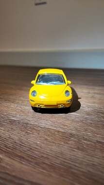 Volkswagen New Beetle 1:32 Scale Diecast Model Toy Car – Bright Yellow